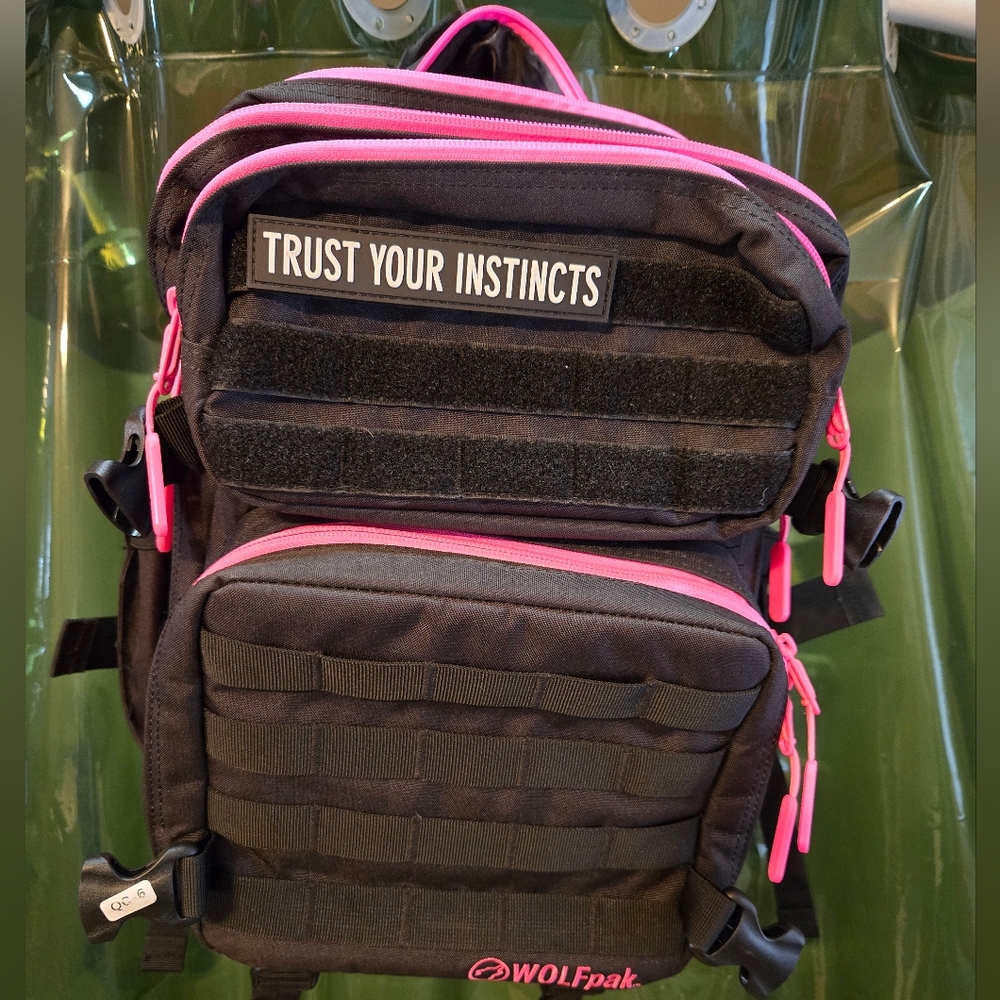 Wolfpak 25L Black Neon Pink Meal Prep Management - Picture 2 of 5